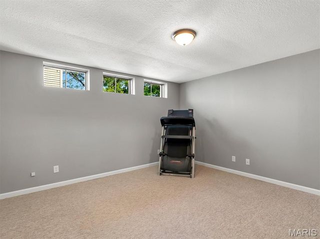 1 Questover Court, St Peters, MO 63376