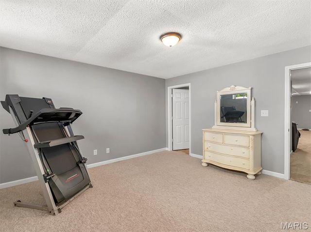 1 Questover Court, St Peters, MO 63376