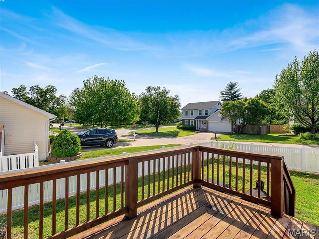 1 Questover Court, St Peters, MO 63376
