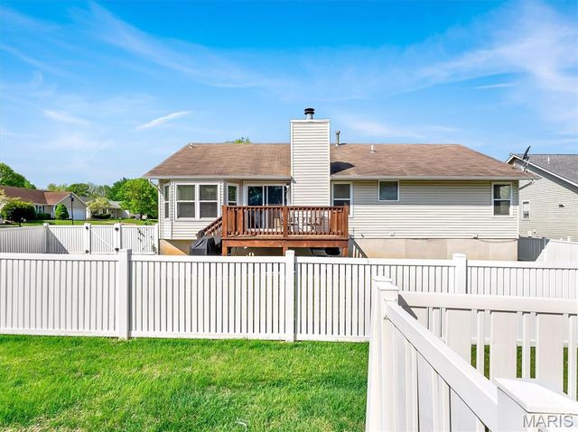 1 Questover Court, St Peters, MO 63376