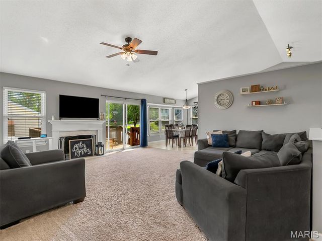 1 Questover Court, St Peters, MO 63376