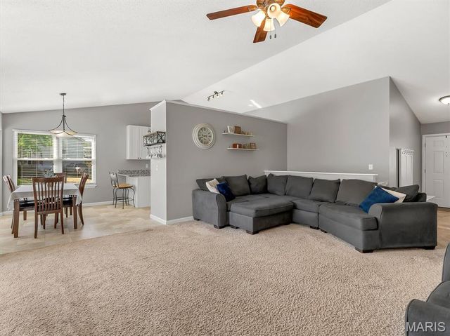 1 Questover Court, St Peters, MO 63376