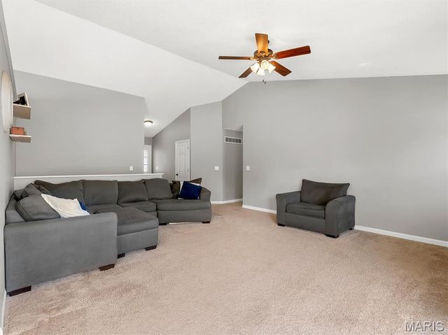 1 Questover Court, St Peters, MO 63376