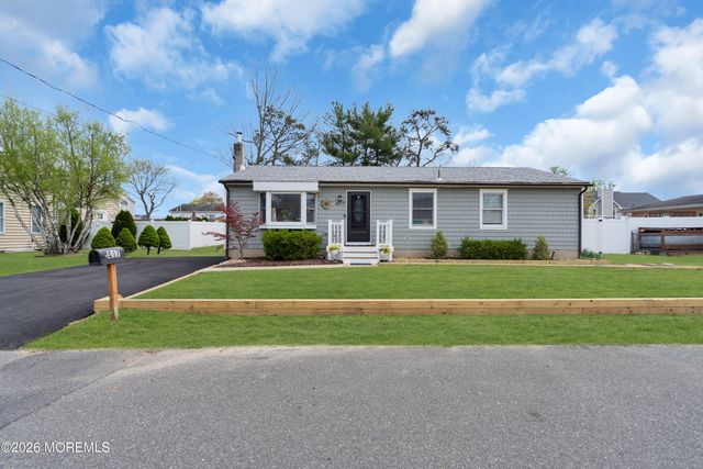 417 Anchor Avenue, Beachwood, NJ 08722