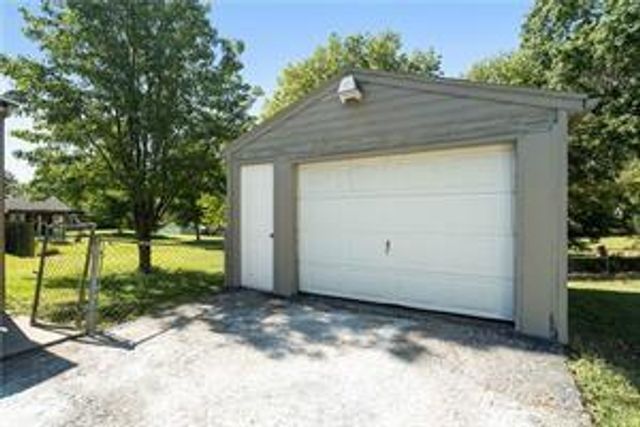 15309 E Mayes Road, Independence, MO 64050