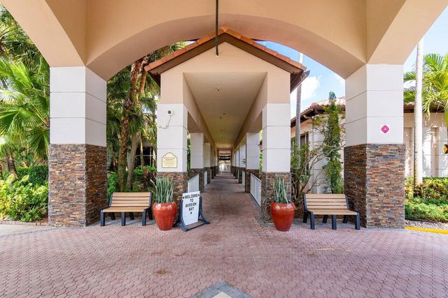10881 LA SALINAS Circle, Boca Raton, FL 33428