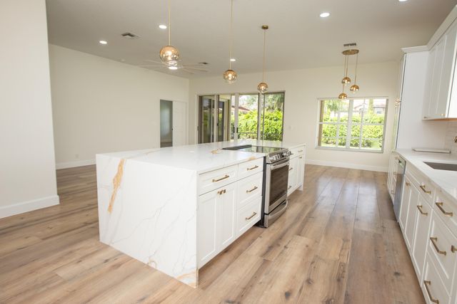 10881 LA SALINAS Circle, Boca Raton, FL 33428