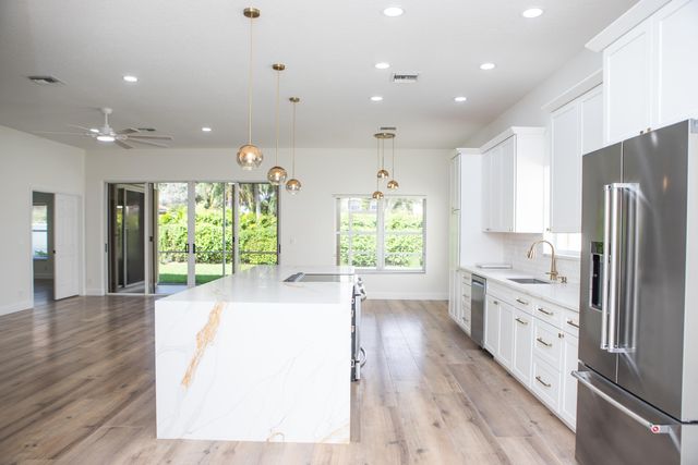 10881 LA SALINAS Circle, Boca Raton, FL 33428
