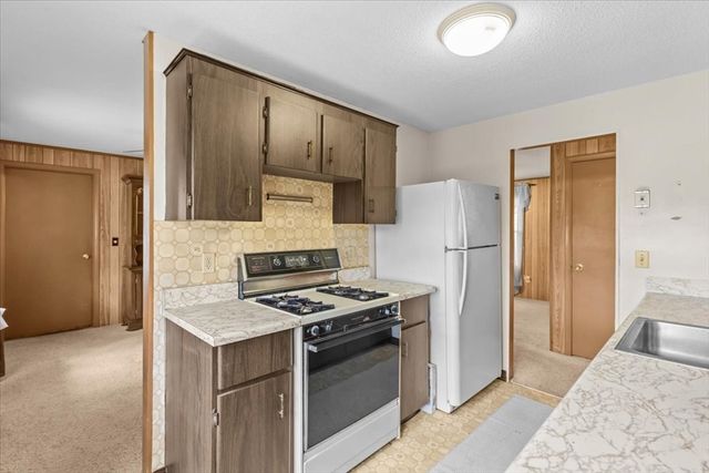 5 Samosett Dr, Dartmouth, MA 02748