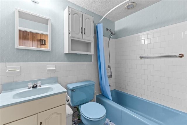 5 Samosett Dr, Dartmouth, MA 02748