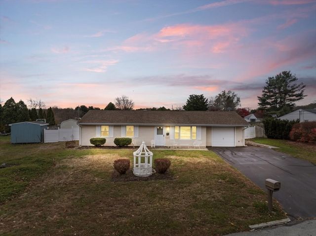 5 Samosett Dr, Dartmouth, MA 02748