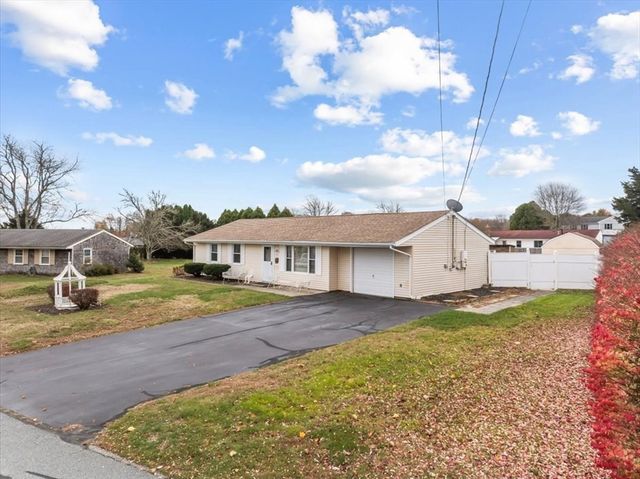 5 Samosett Dr, Dartmouth, MA 02748