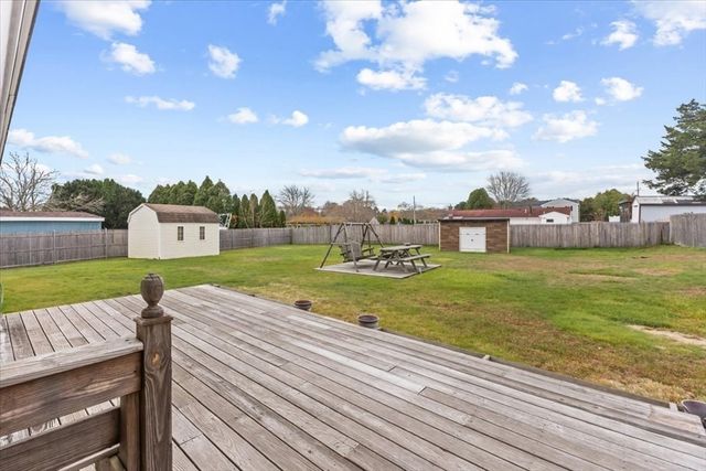 5 Samosett Dr, Dartmouth, MA 02748