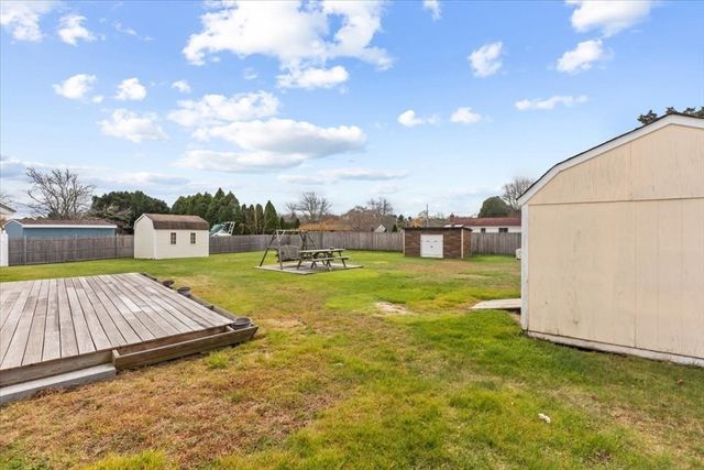 5 Samosett Dr, Dartmouth, MA 02748