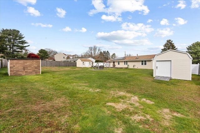 5 Samosett Dr, Dartmouth, MA 02748