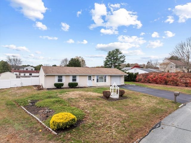 5 Samosett Dr, Dartmouth, MA 02748