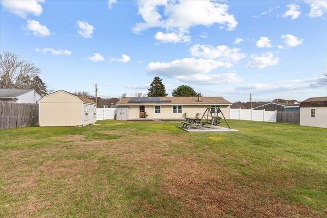 5 Samosett Dr, Dartmouth, MA 02748