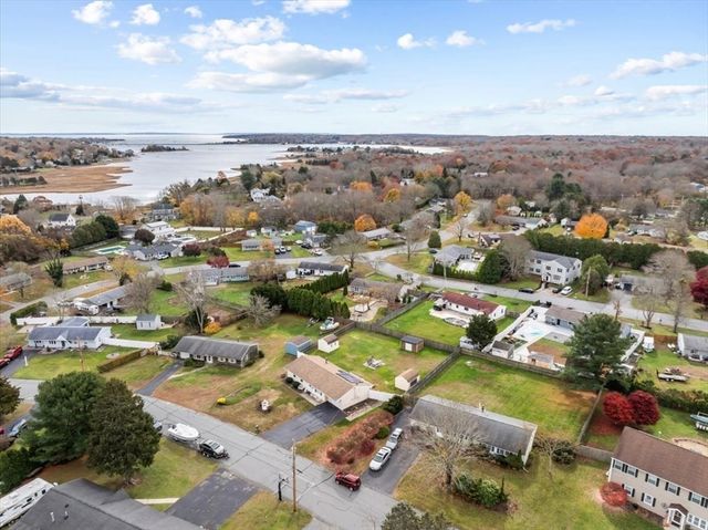 5 Samosett Dr, Dartmouth, MA 02748