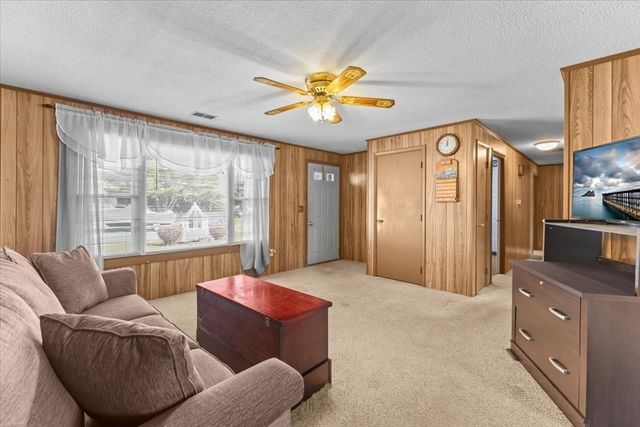 5 Samosett Dr, Dartmouth, MA 02748