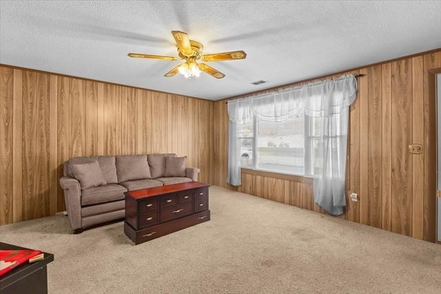 5 Samosett Dr, Dartmouth, MA 02748