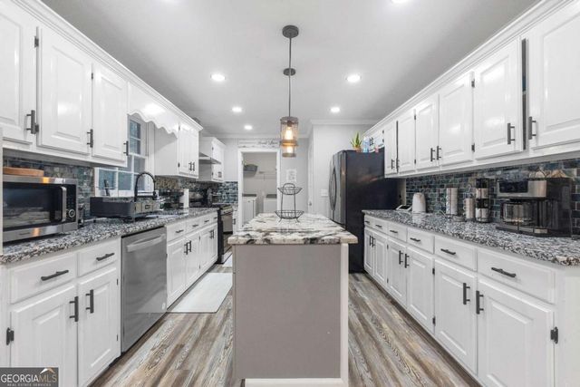 2390 Stone Drive SW, Lilburn, GA 30047