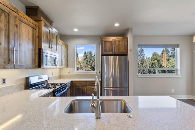 748 NE Vail Lane, Bend, OR 97701