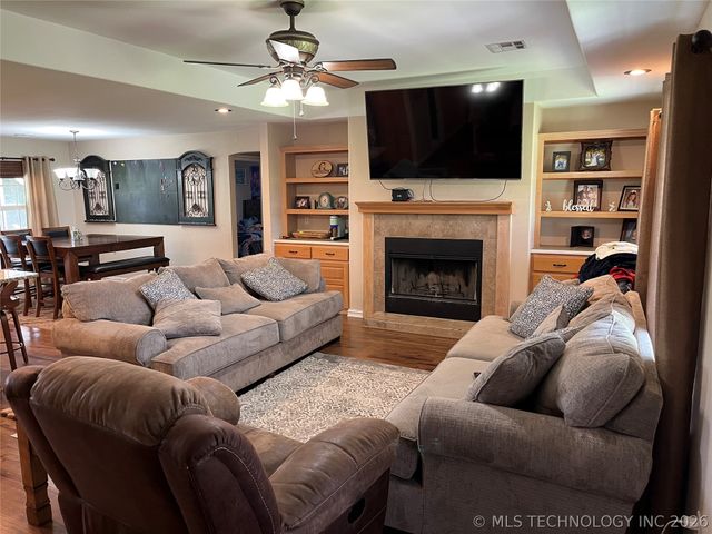 14260 N 270 Road, Okmulgee, OK 74447