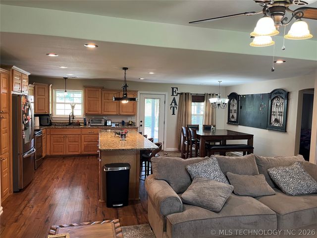 14260 N 270 Road, Okmulgee, OK 74447