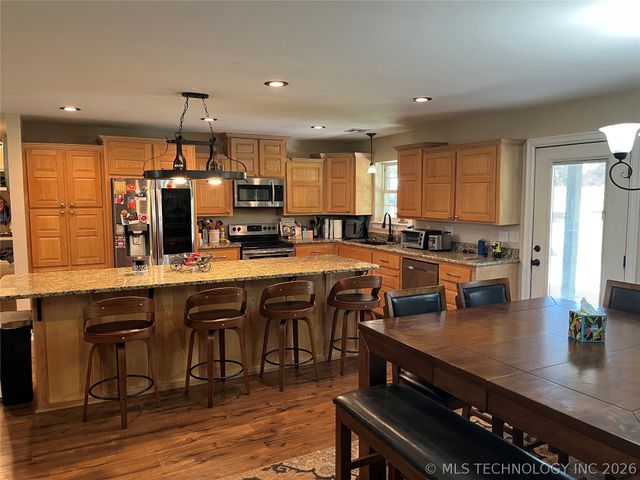 14260 N 270 Road, Okmulgee, OK 74447