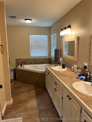 14260 N 270 Road, Okmulgee, OK 74447