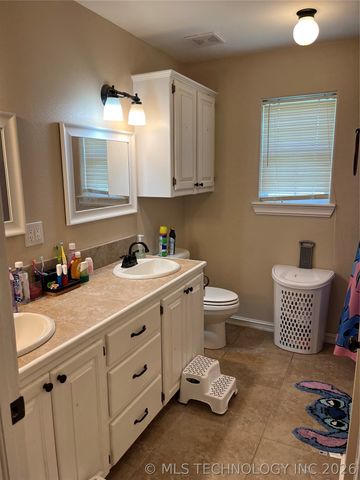 14260 N 270 Road, Okmulgee, OK 74447