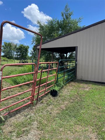 14260 N 270 Road, Okmulgee, OK 74447
