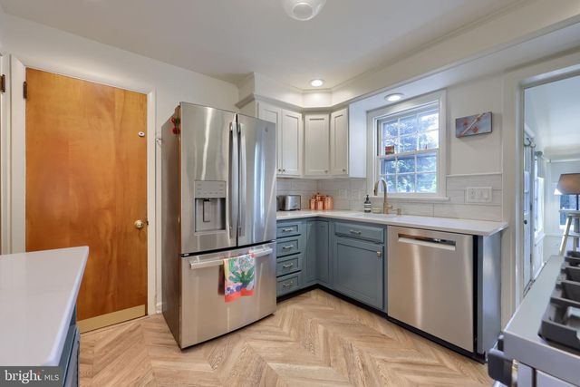 1024 SKYLINE DR, Lancaster, PA 17601