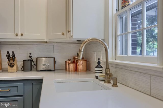 1024 SKYLINE DR, Lancaster, PA 17601