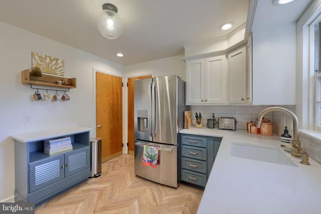 1024 SKYLINE DR, Lancaster, PA 17601