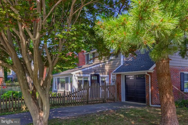 1024 SKYLINE DR, Lancaster, PA 17601
