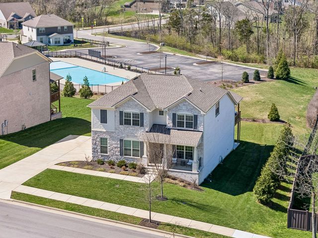 120 Macy Dr, Hendersonville, TN 37075