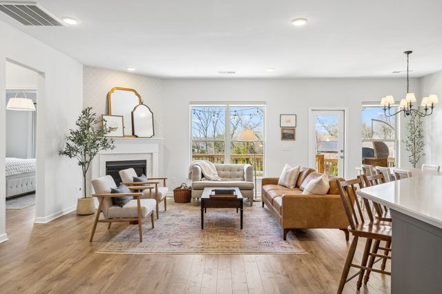 120 Macy Dr, Hendersonville, TN 37075