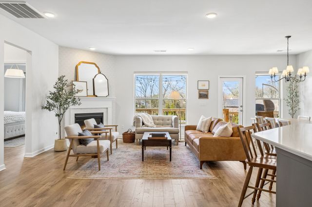 120 Macy Dr, Hendersonville, TN 37075