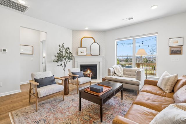 120 Macy Dr, Hendersonville, TN 37075