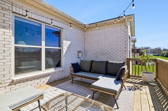 120 Macy Dr, Hendersonville, TN 37075