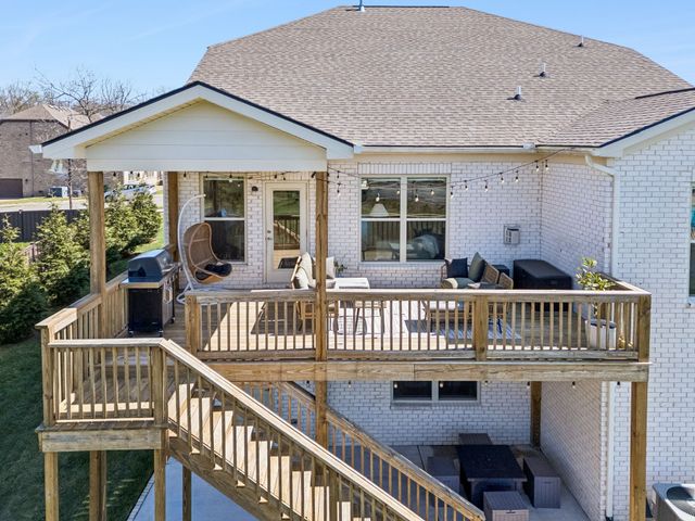 120 Macy Dr, Hendersonville, TN 37075