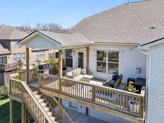 120 Macy Dr, Hendersonville, TN 37075