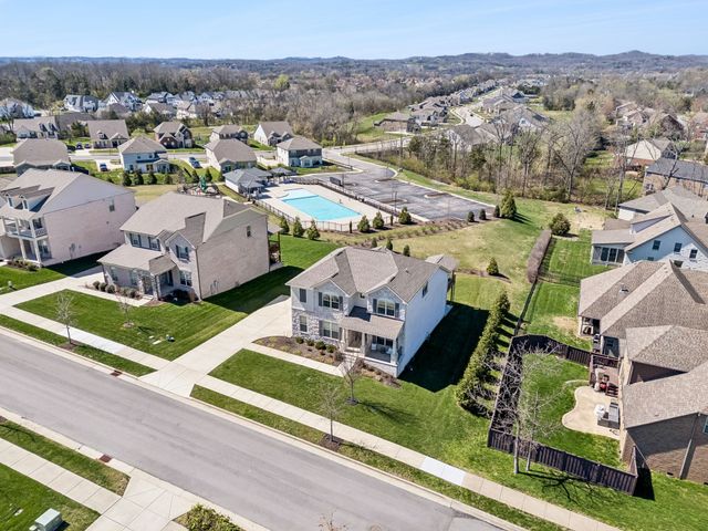 120 Macy Dr, Hendersonville, TN 37075