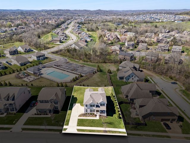 120 Macy Dr, Hendersonville, TN 37075