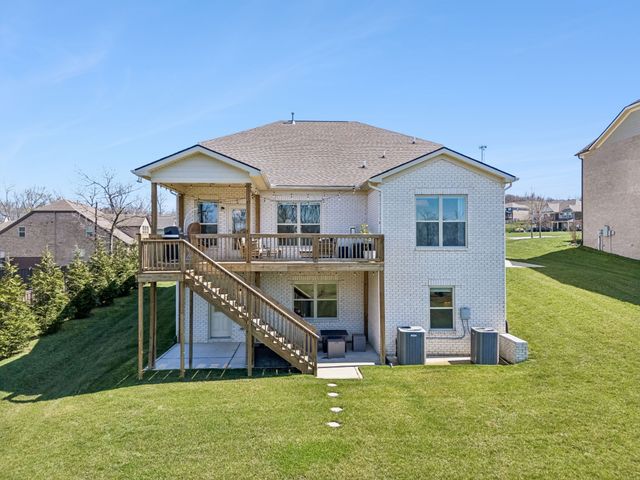 120 Macy Dr, Hendersonville, TN 37075