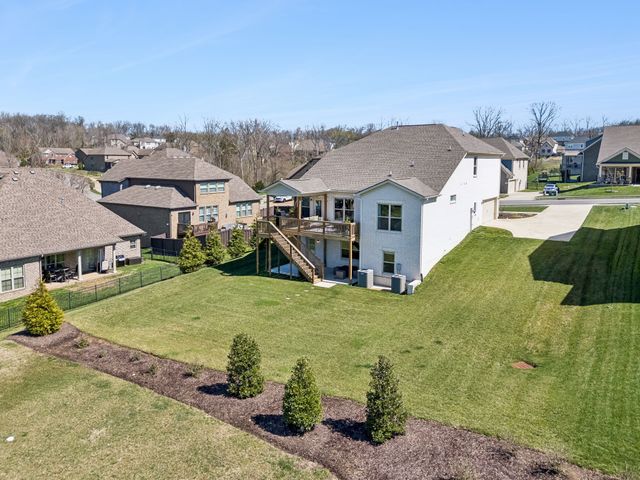 120 Macy Dr, Hendersonville, TN 37075