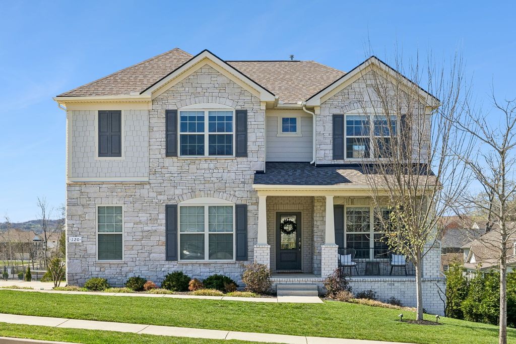 120 Macy Dr, Hendersonville, TN 37075