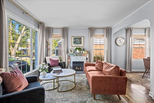 1425 Brophy Avenue, Park Ridge, IL 60068