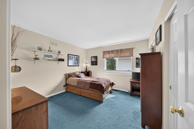 251 Winslow Way, Lake In The Hills, IL 60156